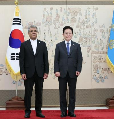 신임 주한 이란대사 대한민국 대통령에게 신임장 제정