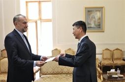 I.R. Iran, Ministry of Foreign Affairs- China’s new envoy submits credentials to Iran FM